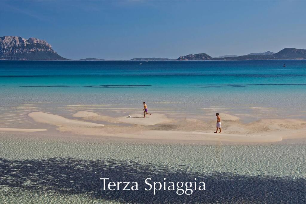 Atmosphera, Appartamento 180 M Dalla Terza Spiaggia Golfo Aranci Exteriör bild